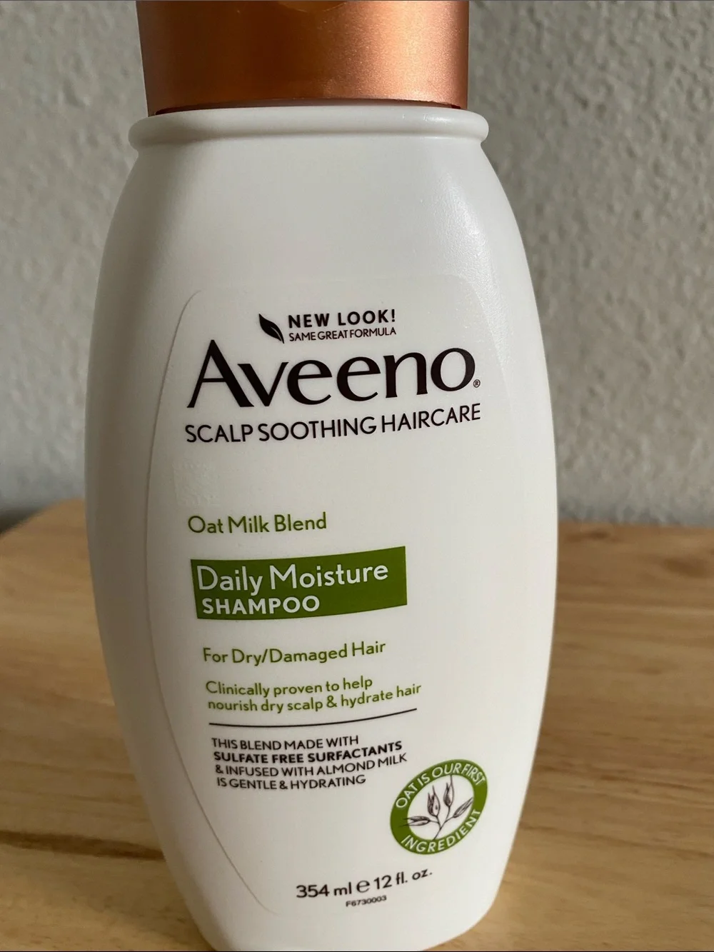 Aveeno Daily Moisture Shampoo